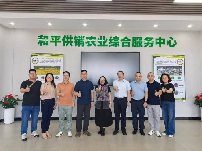 与和平县供销社领导合影.jpg 与和平县供销社领导合影.jpg