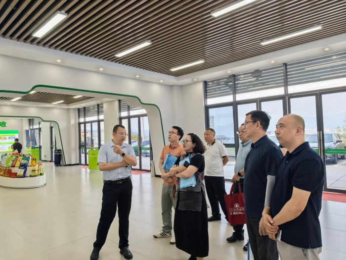 在和平供销农业综合服务中心参观.jpg 在和平供销农业综合服务中心参观.jpg