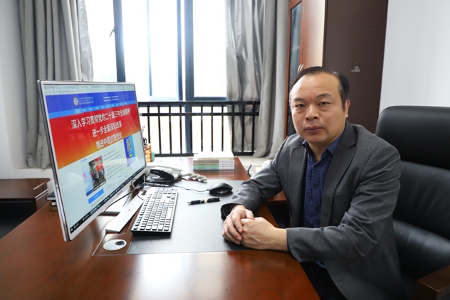 张校1.jpg