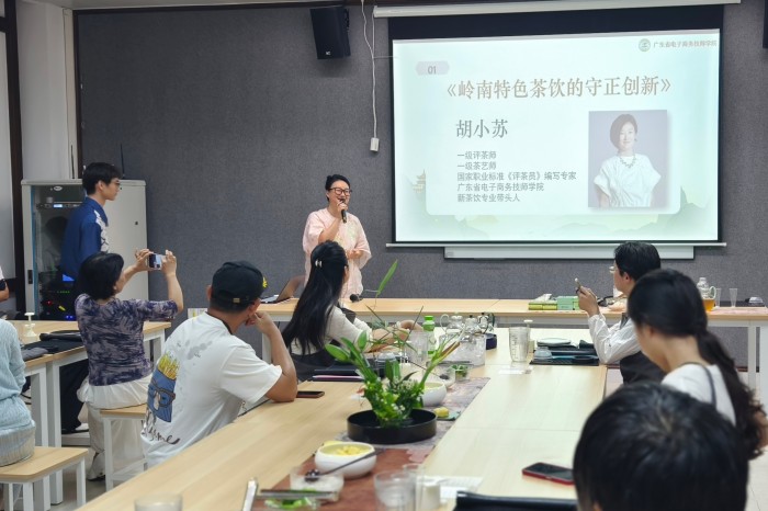 胡小苏1.jpg